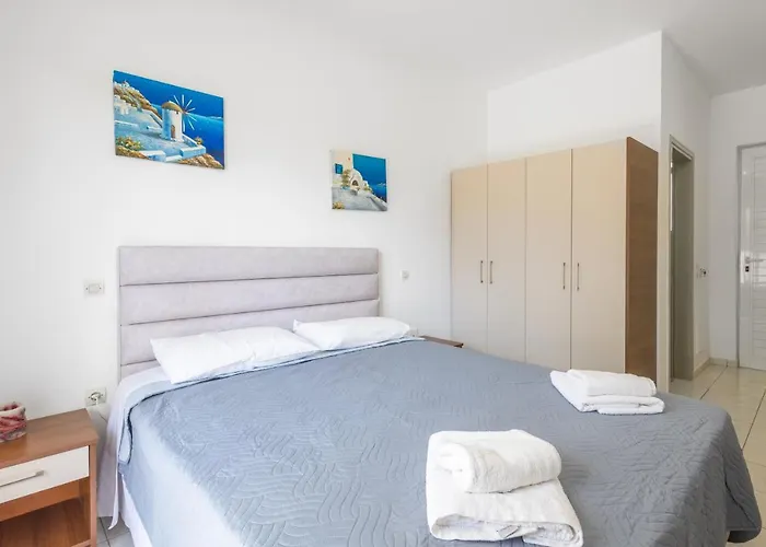 Johnhara Studios & Apartments