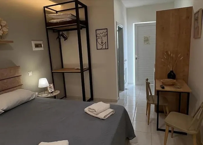 Johnhara Studios & Apartments